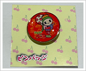 はながたベニちゃんピンバッチ